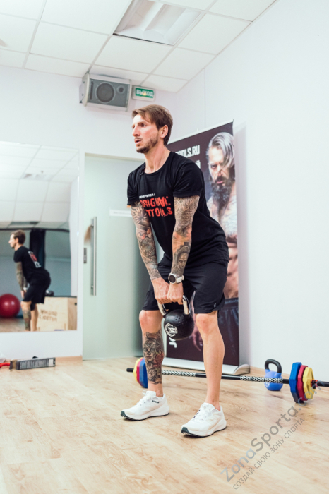 Гиря 4 кг с хромированной ручкой полиуретановая (CPU) Original FitTools Гиря 4 кг с хромированной ручкой полиуретановая (CPU) Original FitTools